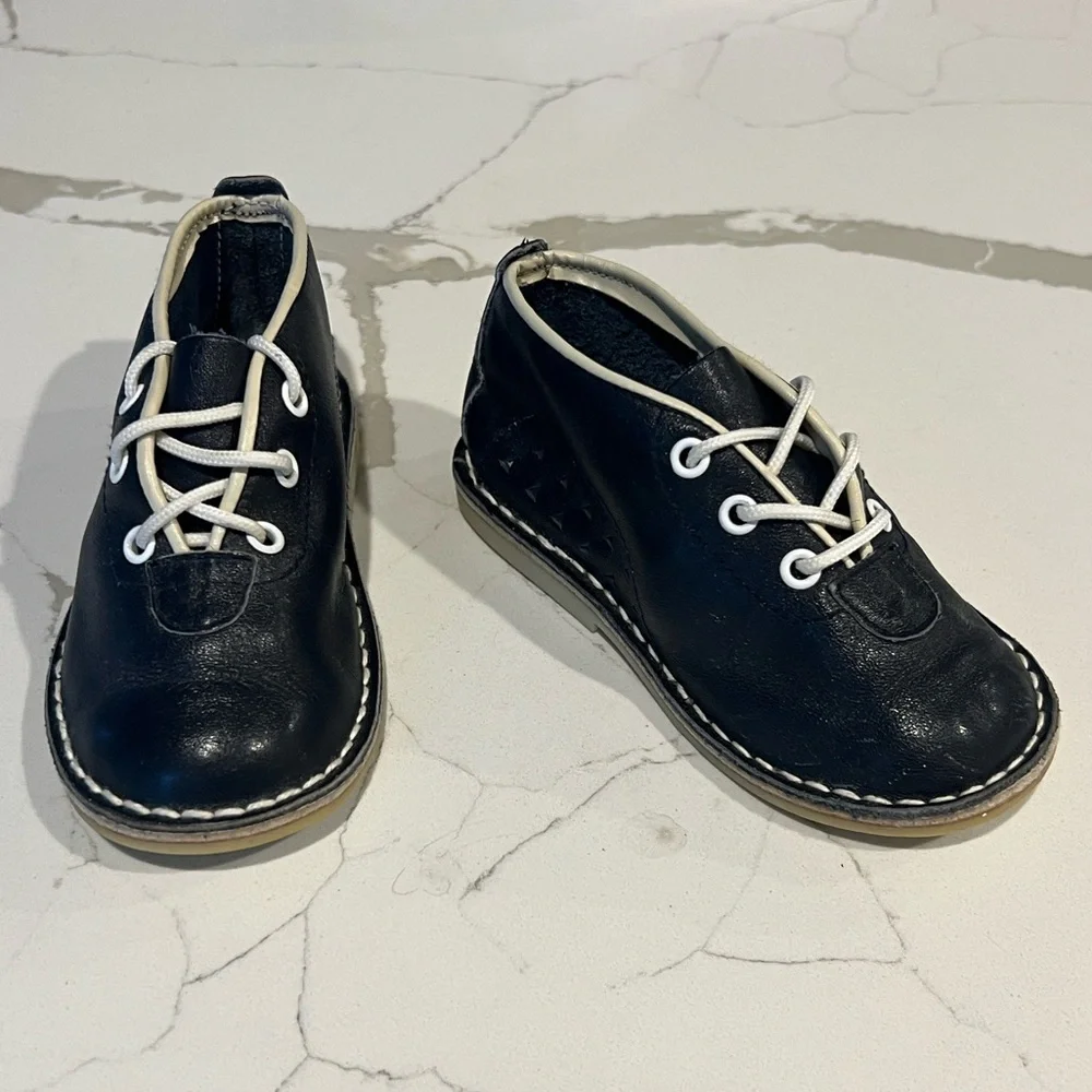 Vintage G. Bell Navy Perforated Walking Shoes Childrens Sz 6